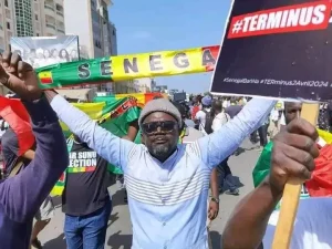 "Non au coup d'État constitutionnel", "Free Sénégal : des milliers de manifestants ont pu marcher dans le calme