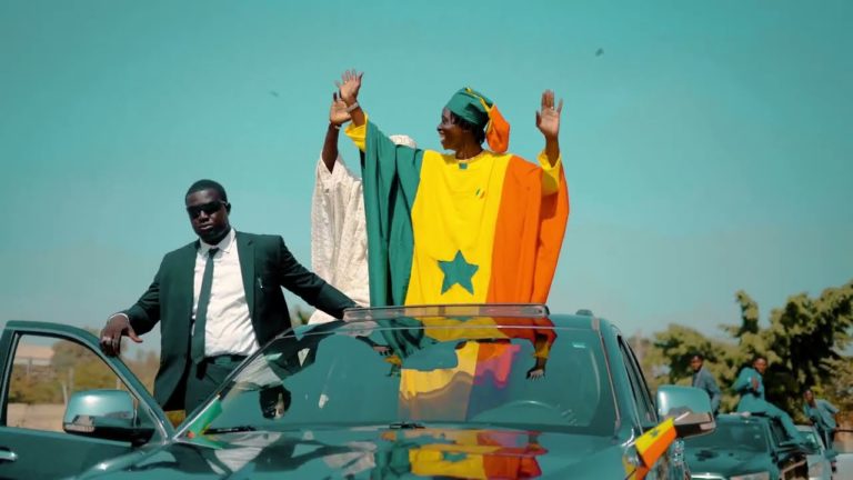 (Clip officiel)- Singom dévoile «Souma nekone president »