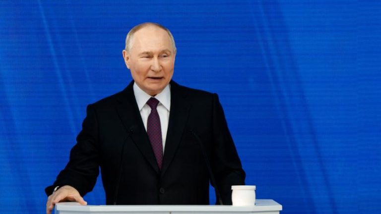 Poutine met en garde les Occidentaux contre une "menace réelle" de guerre nucléaire