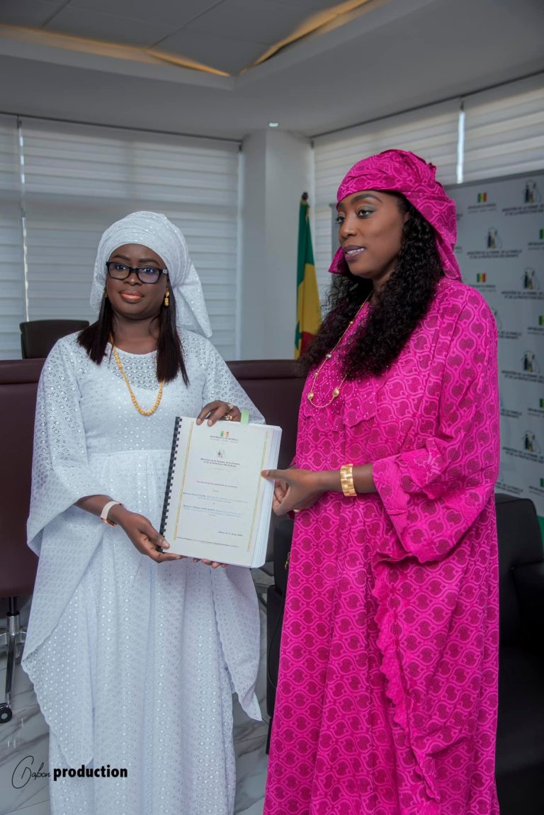 Passation de service avec Fatou Diané : Thérèse Faye sur ses chantiers