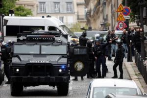 Périmètre de sécurité autour du consulat d'Iran à Paris, intervention policière imminente