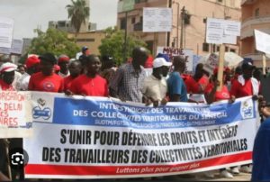 Les travailleurs des collectivités territoriales reconduisent 120 heures de grève