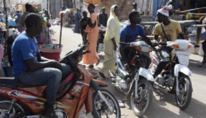 Sénégal : Arrestation de 13 conducteurs de motos à Saly pour une manifestation non autorisée