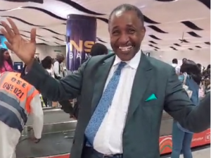 Le journaliste Adama Gaye tend la main à Diomaye-Sonko