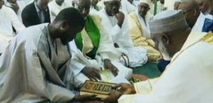 Vidéo - Bassirou Diomaye Faye a effectué la prière du vendredi à la Grande mosquée Omarienne