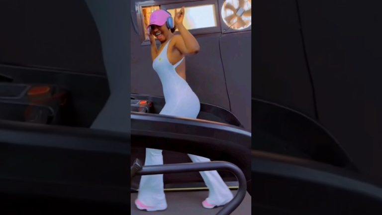(Vidéo) : La combinaison de sport super hot de Mia Guissé enflamme la toile