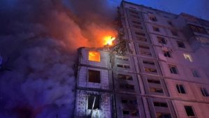 Attaques nocturnes en Ukraine: plusieurs morts et destructions massives