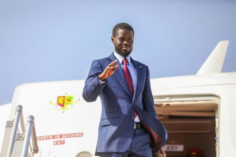 Le Président Diomaye Faye reprend les airs pour une visite officielle de deux jours en Guinée