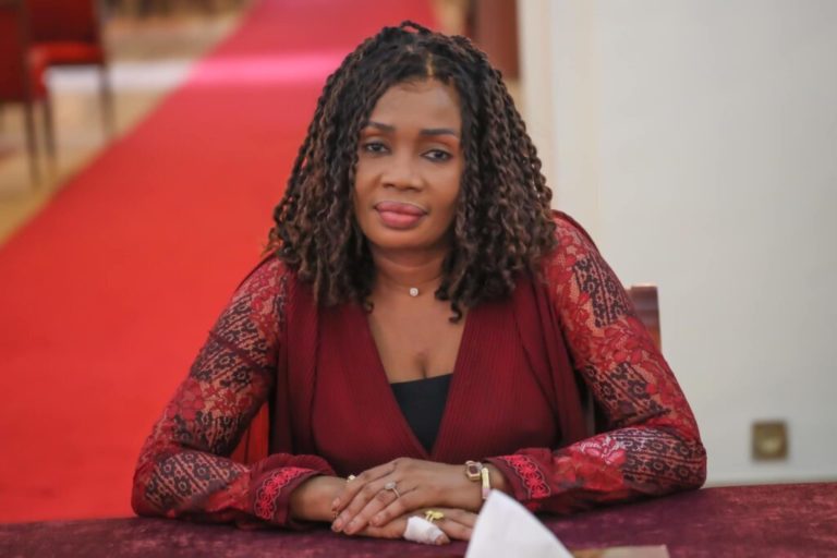 Macky Sall a-t-il roulé la presse ? Maïmouna Ndour Faye se dit surprise de devoir payer des impôts