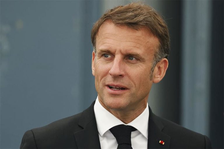 Législatives en France: Macron exclut de démissionner "quel que soit le résultat"