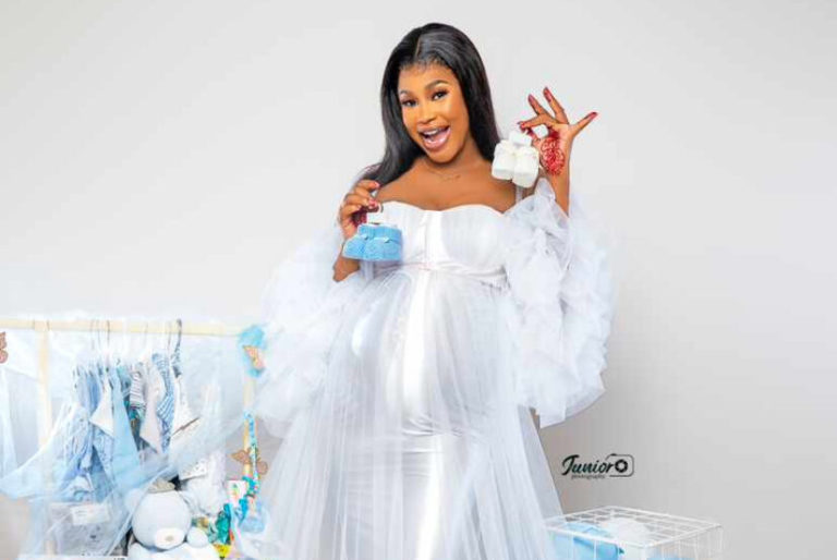 Carnet rose : L’actrice Marichou accouche d’un garçon. Voici le shooting de son baby shower