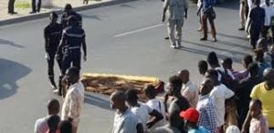Mbour : Un garçon vole la voiture de sa mère, le confie à son ami qui heurte deux personnes