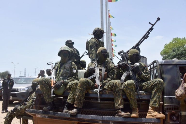 Sénégal : un membre des Forces spéciales guinéennes arrêté à Dakar par Interpol