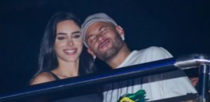 Brésil : Neymar aperçu en train d’embrasser son ex-compagne qu’il aurait trompé 92 fois