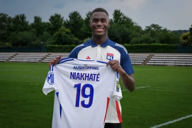 Transferts : Moussa Niakhaté rejoint officiellement l'OL jusqu'en 2028