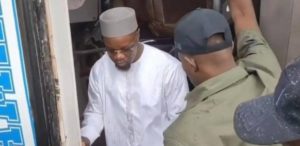 Louga : Sonko tombe sur un accident, entre dans le bus qui s’est renversé et…