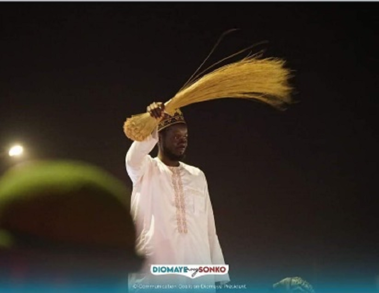 Ousmane Sonko : « Je vais révéler aujourd’hui l’histoire du balai… »