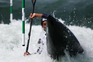 JO Paris 2024 : Canoë Slalom : Yves Bourhis termine dernier de la première manche et se complique les demi-finales