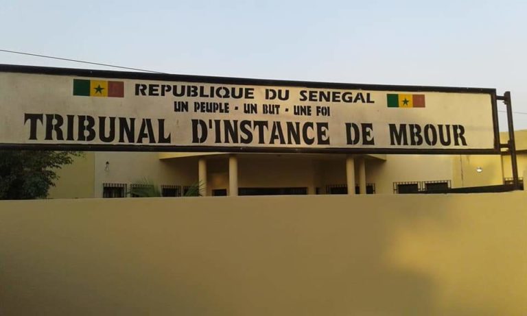 « J’en ai assez d’être traitée de deumm. Quand mes enfants sortent, leurs camarades leur crachent au visage » (Plaignante)