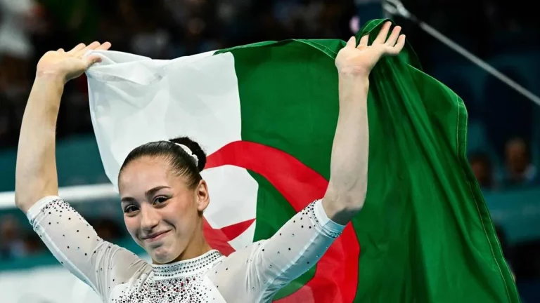 Kaylia Nemour, une Étoile montante de la Gymnastique Algérienne, remporte l’Or aux barres asymétriques