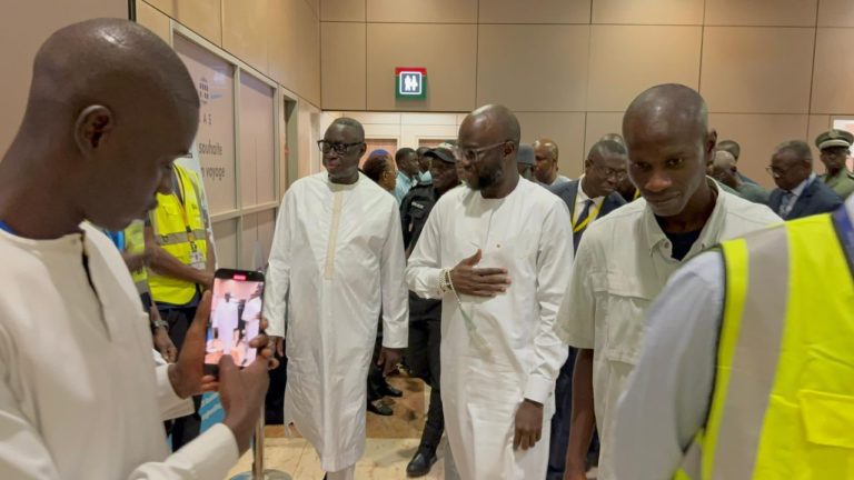 Le Ministre  des Transports, a assisté, l’AIBD, au départ de 350 pèlerins Sénégalais....