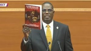 [Vidéo] Bilan des 12 ans de Macky Sall : Cheikh Bara Dolly brandit un livre rouge