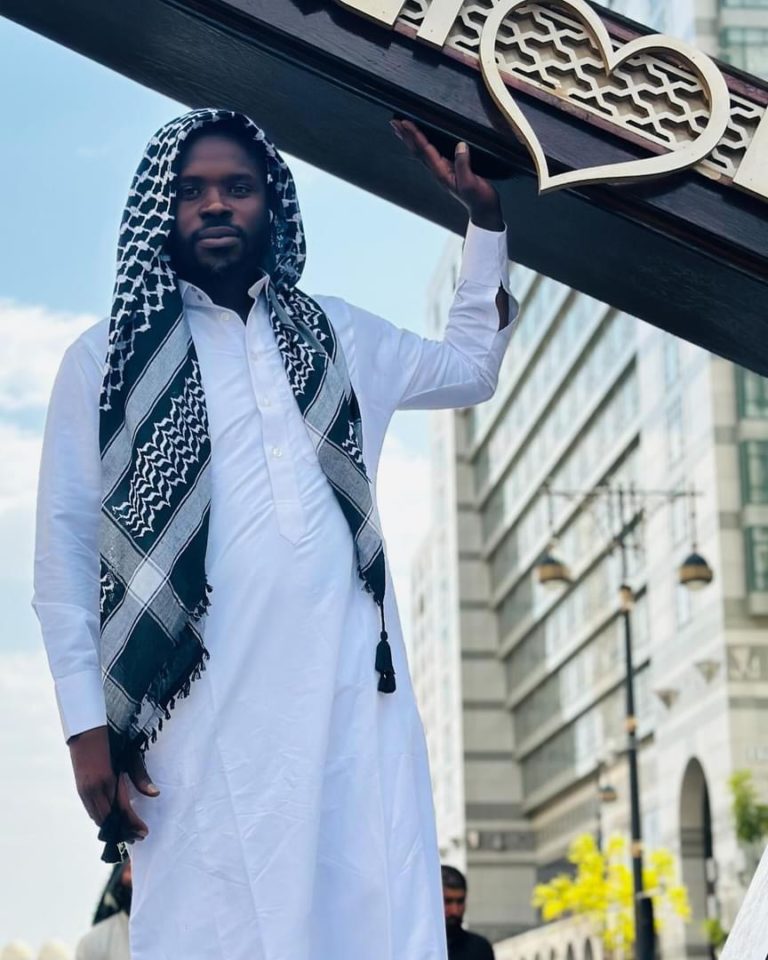 « Bayilen dem Makka di photowu, di woné wou », Pape Cheikh Diallo répond avec classe