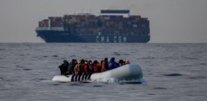 Migrants : un nourrisson meurt lors d'un naufrage dans la Manche
