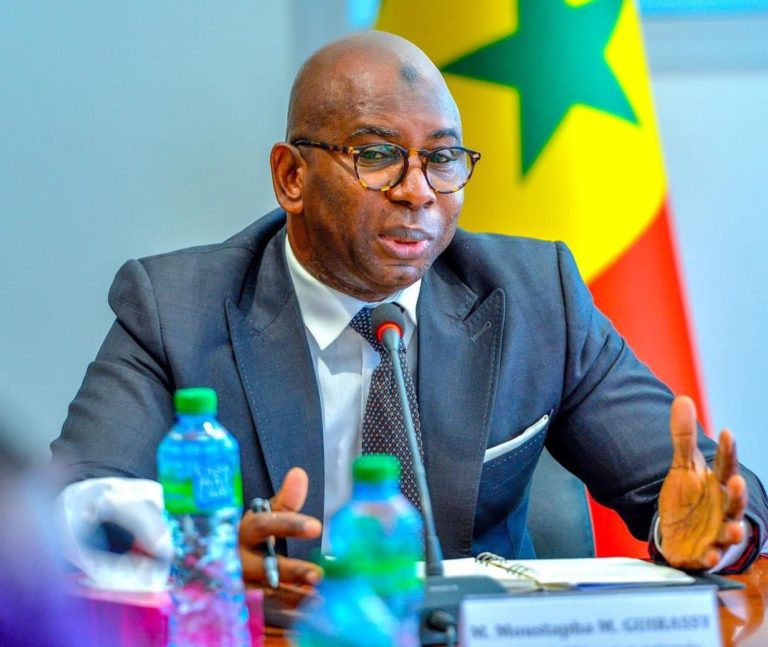 Urgent : Moustapha Guirassy publie un arrêté sur le port du voile et de la croix dans les écoles sénégalaises