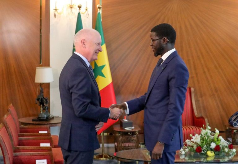 « Objectif de 100 000 barils par jour déjà atteint » : Le Président Bassirou Diomaye Faye reçoit une délégation de Woodside…