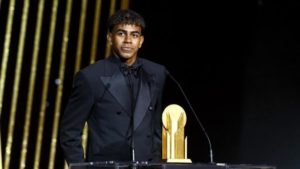 Ballon d'Or 2024 : Lamine Yamal remporte le trophée Kopa