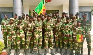 Jeux Africains Militaires : La délégation de l’ASFA a reçu le drapeau national des mains du commandant