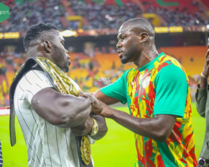 Le Champion du monde Reug Reug a présenté sa ceinture aux Lions et au public du Stade Abdoulaye Wade !