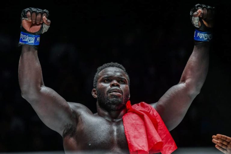 Du Sable de L'Arène au Ring du MMA : Reug Reug, Symbole d’une Transition Réussie