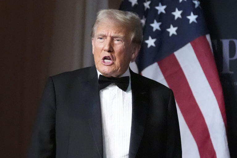 Trump promet une "armée forte" et la fin des guerres