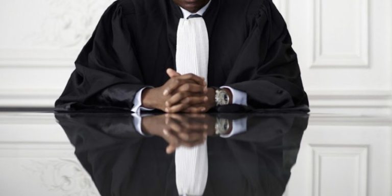 Barreau de Dakar : un avocat suspendu
