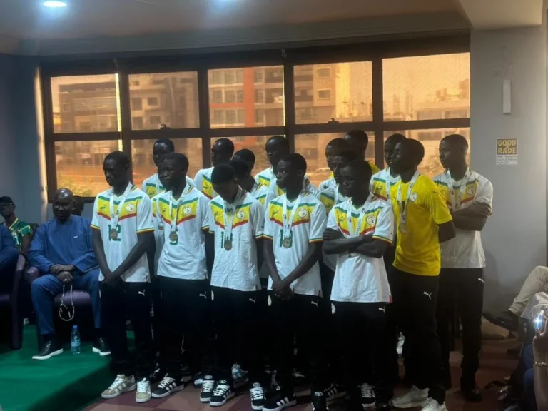 Vainqueurs de l’UFOA, les Lionceaux U17 reçoivent une prime d’un million