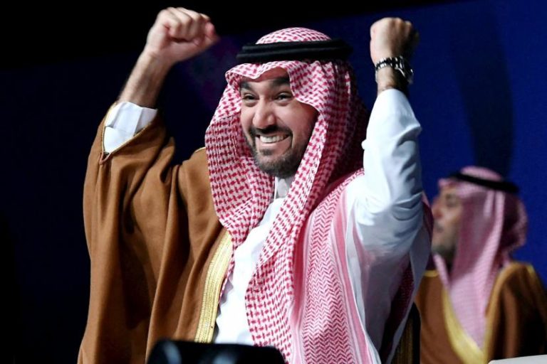 Trois continents en 2030, l'Arabie saoudite pour 2034 : pour la Coupe du monde, la FIFA choisit la politique et le business