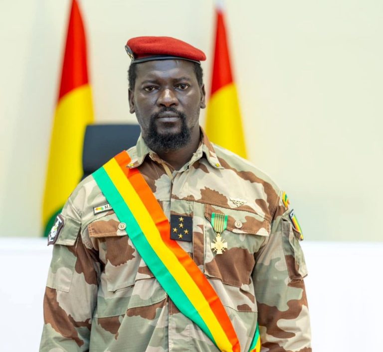 Guinée : Doumbouya radie des officiers de l’Armée et renvoie d’autres à la retraite