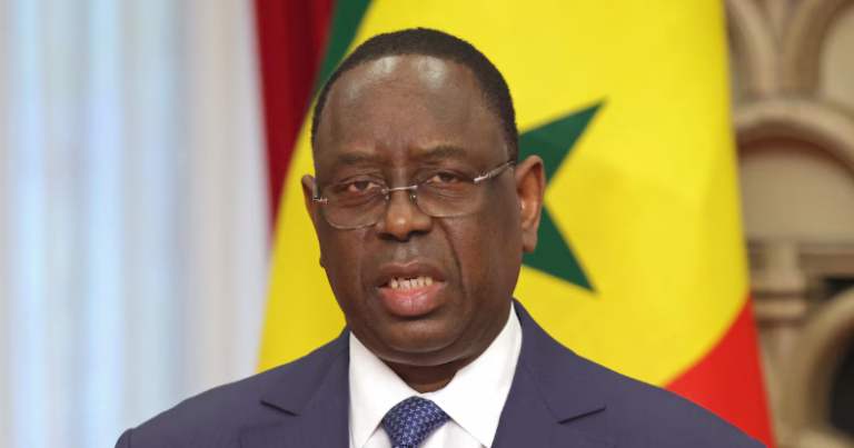 Compte bancaire de 1 000 milliards : Macky Sall porte plainte contre X ("Jeune Afrique")