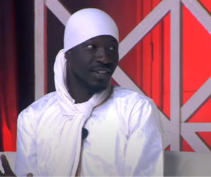 Karim Xrum Xax interpellé devant l'Assemblée nationale