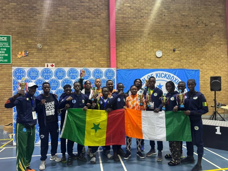 Championnats d’Afrique de Kickboxing – Les 8 kickboxeurs sénégalais ont chacun remporté une médaille : une moisson historique à Johannesburg !