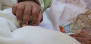 Yeumbeul Nord : il tombe sur un bébé abandonné en désherbant sa maison