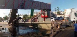 Nouvelle passerelle endommagée : après Yoff-Tonghor, un gros camion heurte...