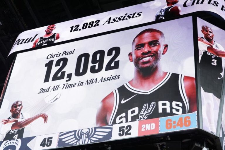 Chris Paul, 2e meilleur passeur de l'histoire de la NBA, célébré en héros à San Antonio