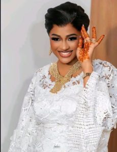 Photos : Appréciez la première tenue de Aïcha Rassoul