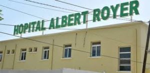 (Vidéo) : Médecins d’Albert Royer en grève : Une maman en détresse crie au secours pour son enfant