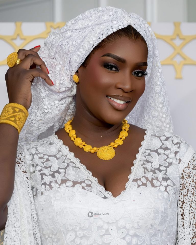 (photos)- Sublime en blanc : Lyssa illumine l’Appel de Seydina Limamoulaye