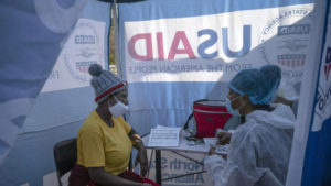 Conséquences de l'arrêt de l'USAID: le programme "division SIDA" dans les hôpitaux suspendu, le dernier mois payé