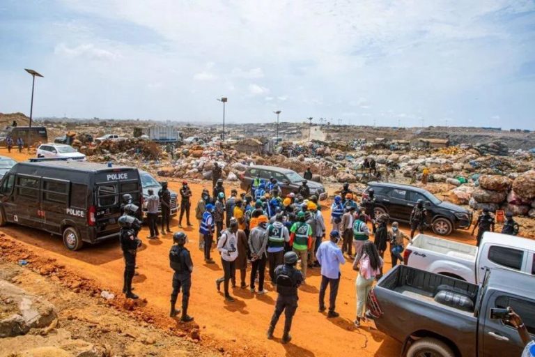 Visite à Mbeubeuss : vers la fermeture de la décharge et la valorisation des déchets